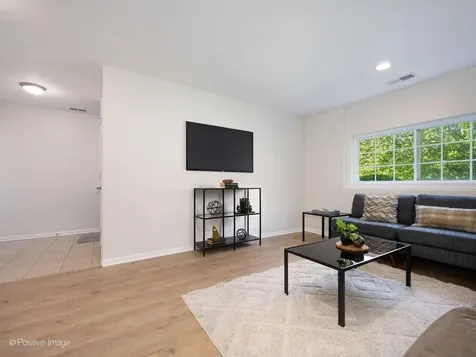 406 Concord Court Morton Grove IL 60053