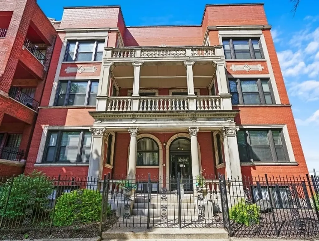 4530 South Michigan Avenue Chicago IL 60653