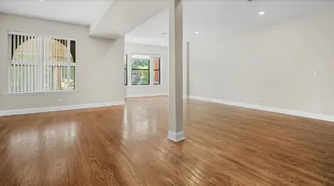 4530 South Michigan Avenue Chicago IL 60653