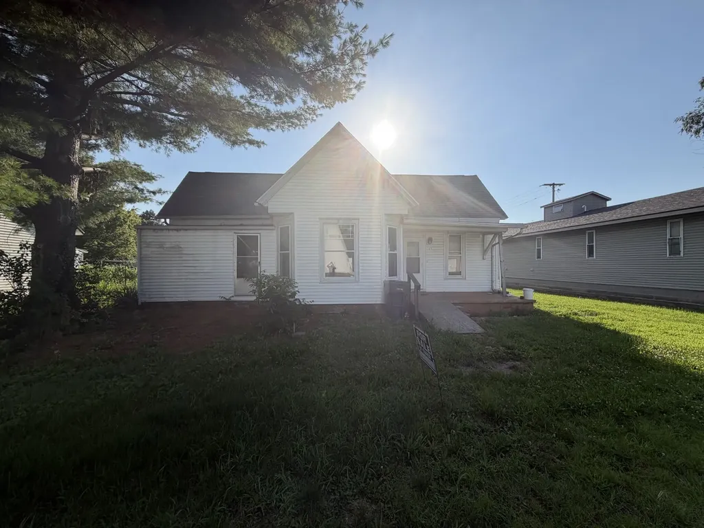 207 South Railroad Street Lovington IL 61937