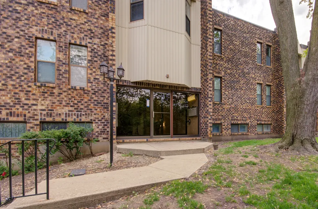 2210 Country Club Drive Woodridge IL 60517