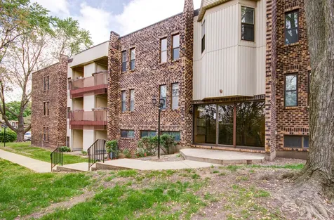 2210 Country Club Drive Woodridge IL 60517