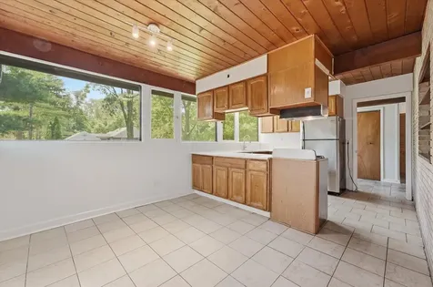 1460 Eagle Road Elgin IL 60123