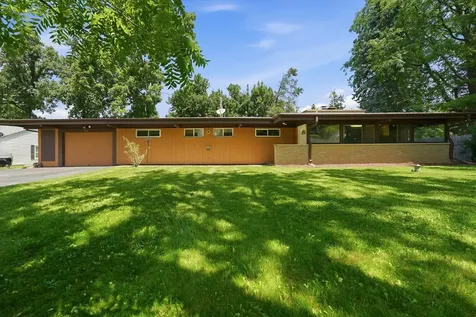 1460 Eagle Road Elgin IL 60123