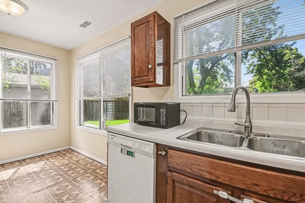 43 Stonefield Drive Glendale Heights IL 60139