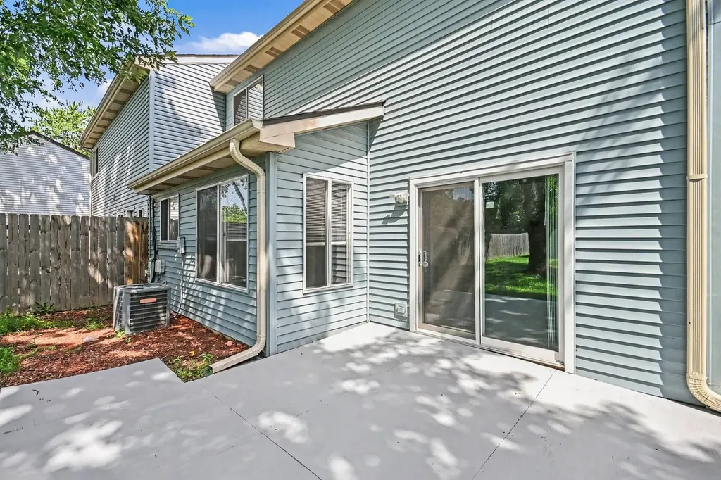 43 Stonefield Drive Glendale Heights IL 60139