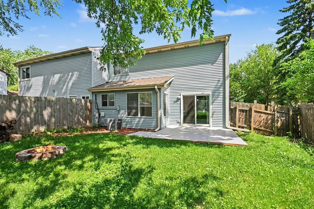 43 Stonefield Drive Glendale Heights IL 60139