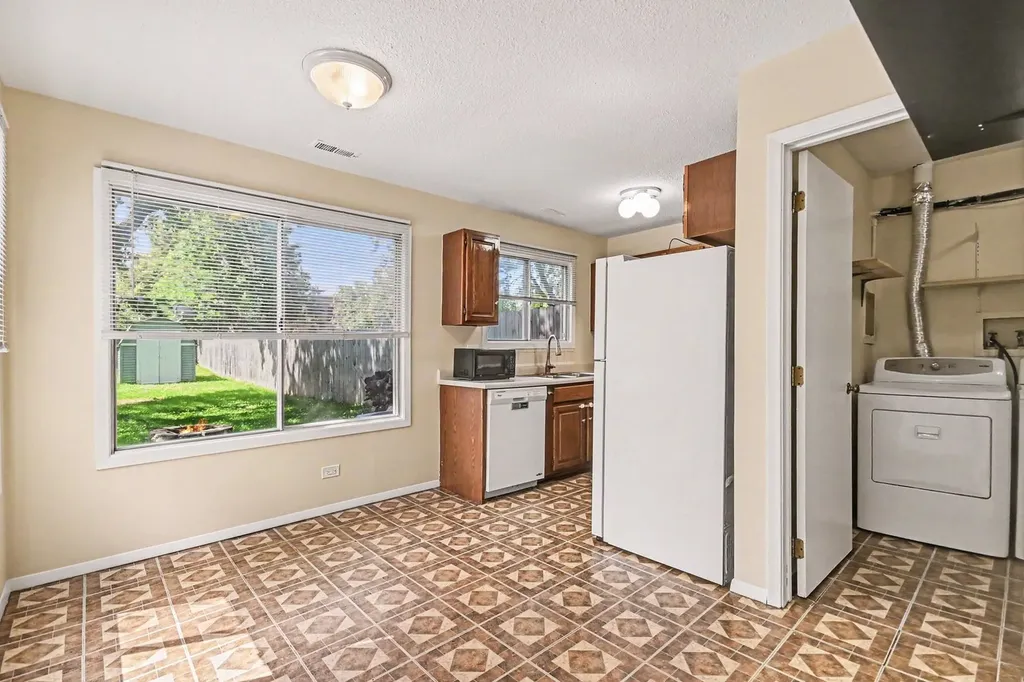 43 Stonefield Drive Glendale Heights IL 60139