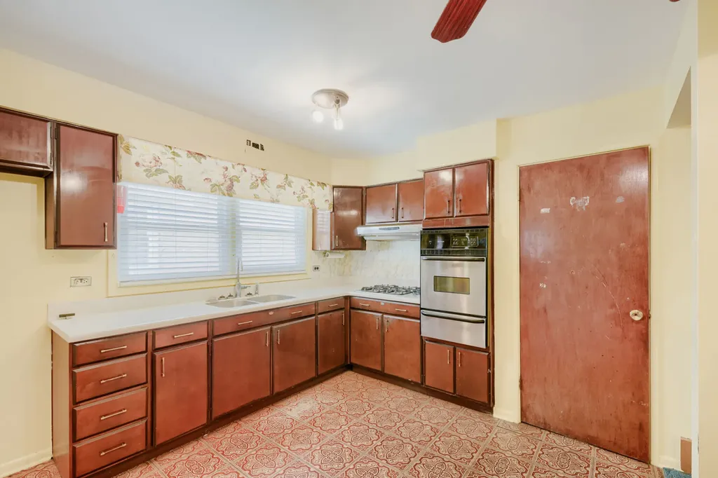 1129 West 107th Street Chicago IL 60643