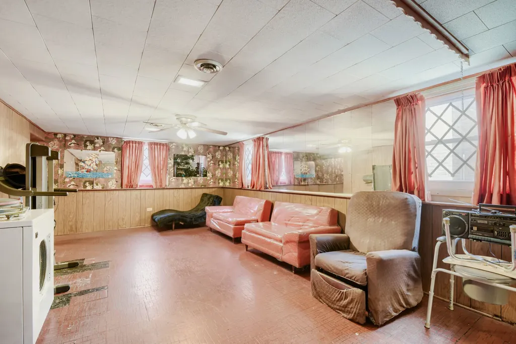 1129 West 107th Street Chicago IL 60643