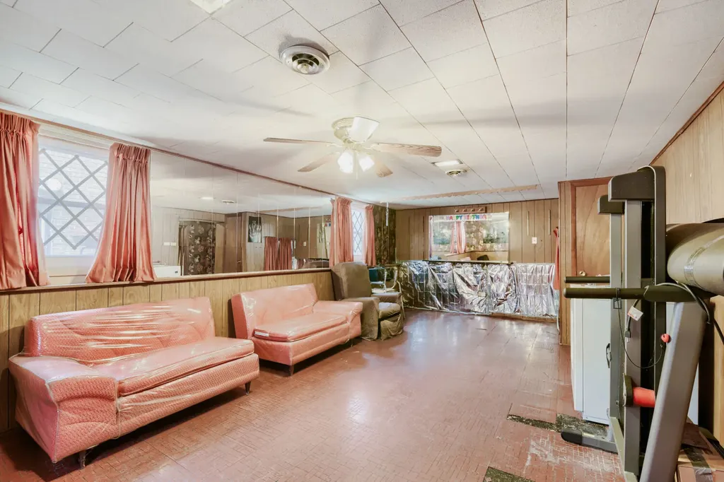1129 West 107th Street Chicago IL 60643
