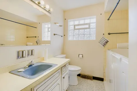 1129 West 107th Street Chicago IL 60643