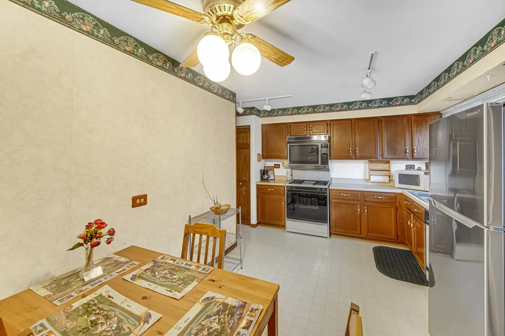 308 Pacific Drive Bolingbrook IL 60440
