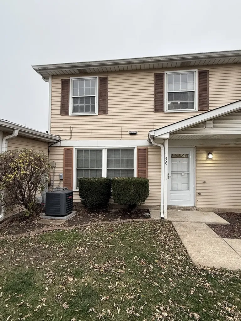 36 Wildwood Lane G Lane Bolingbrook IL 60440