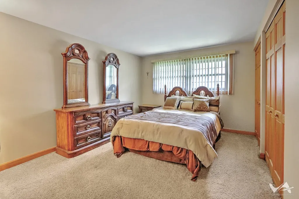 135 Jeffery Lane Schaumburg IL 60193