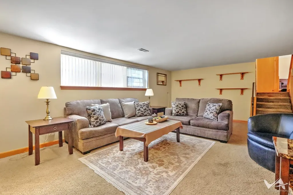 135 Jeffery Lane Schaumburg IL 60193