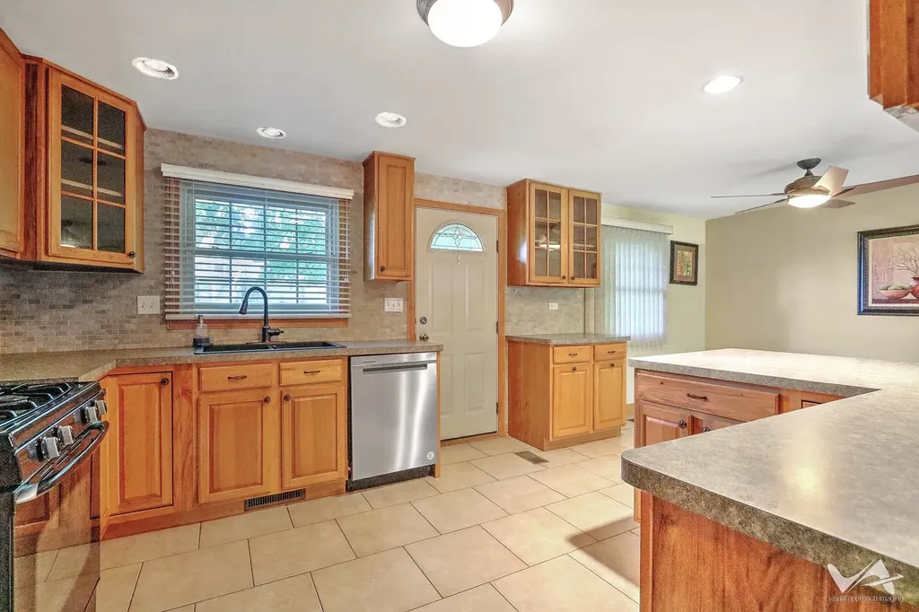 135 Jeffery Lane Schaumburg IL 60193