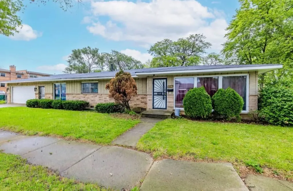 16446 Emerald Avenue Harvey IL 60426