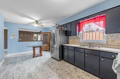 16446 Emerald Avenue Harvey IL 60426
