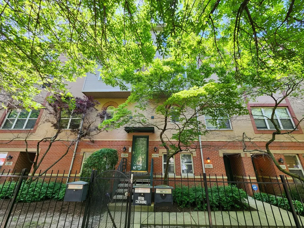 2363 East 70th Place Chicago IL 60649