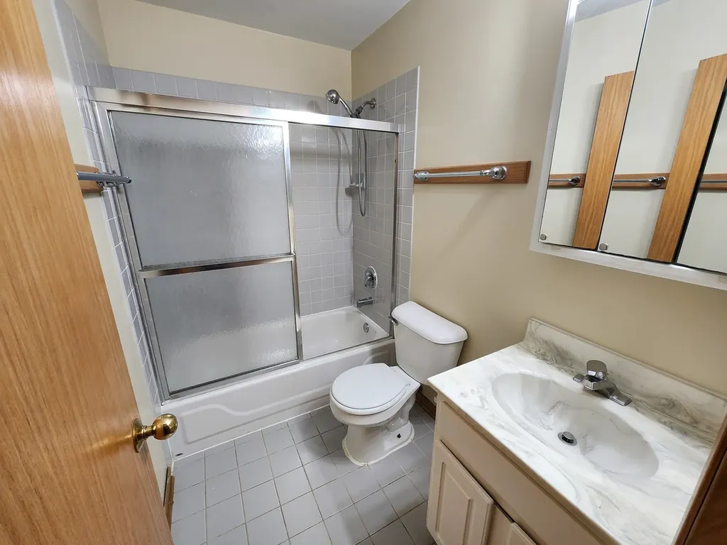2363 East 70th Place Chicago IL 60649