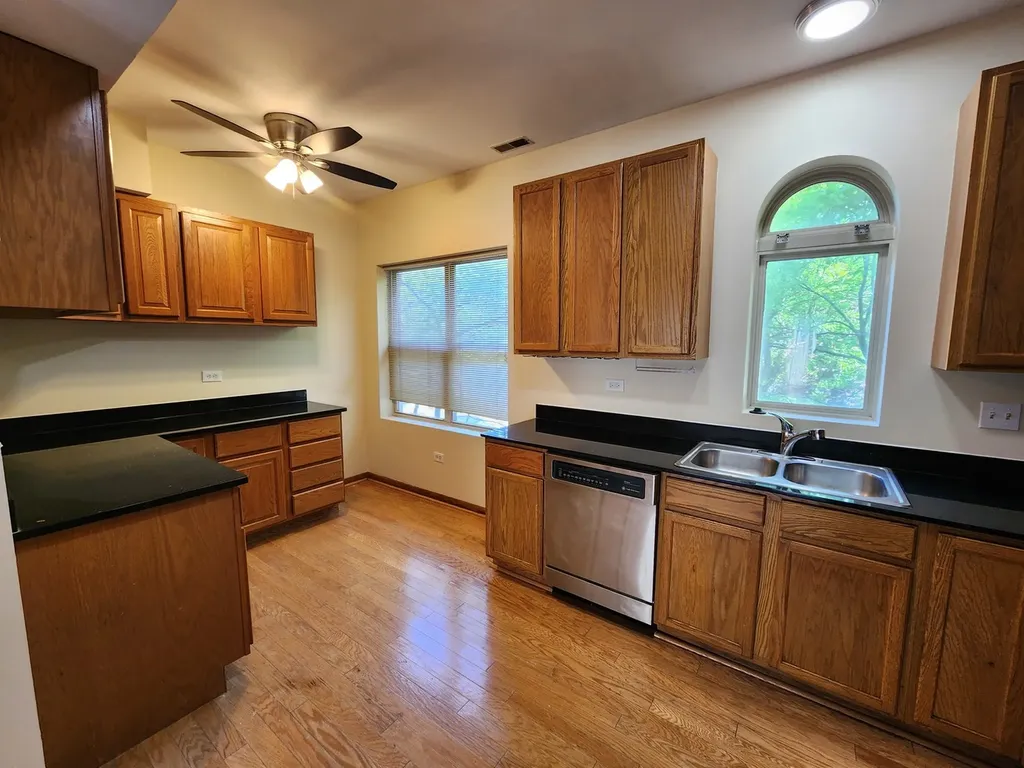 2363 East 70th Place Chicago IL 60649