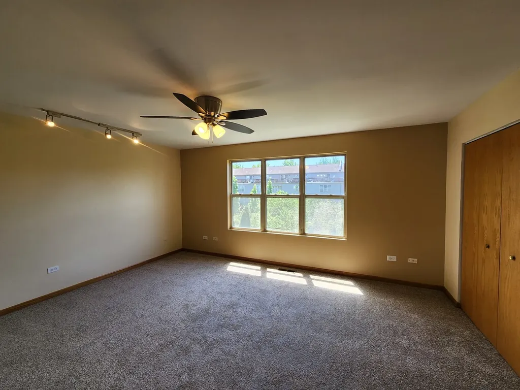 2363 East 70th Place Chicago IL 60649