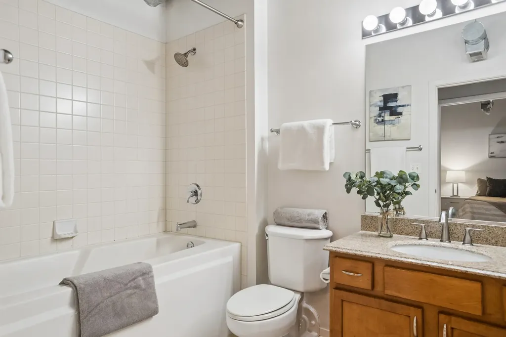 1740 North Maplewood Avenue Chicago IL 60647