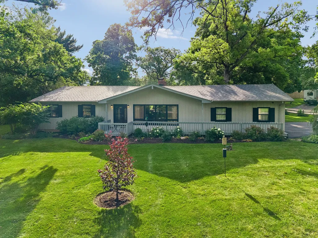 2824 Red Barn Road Crystal Lake IL 60012