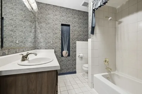 2824 Red Barn Road Crystal Lake IL 60012
