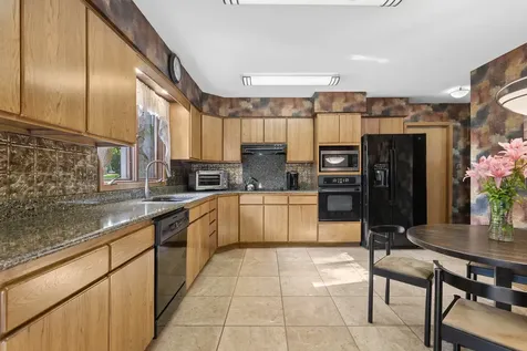 2824 Red Barn Road Crystal Lake IL 60012