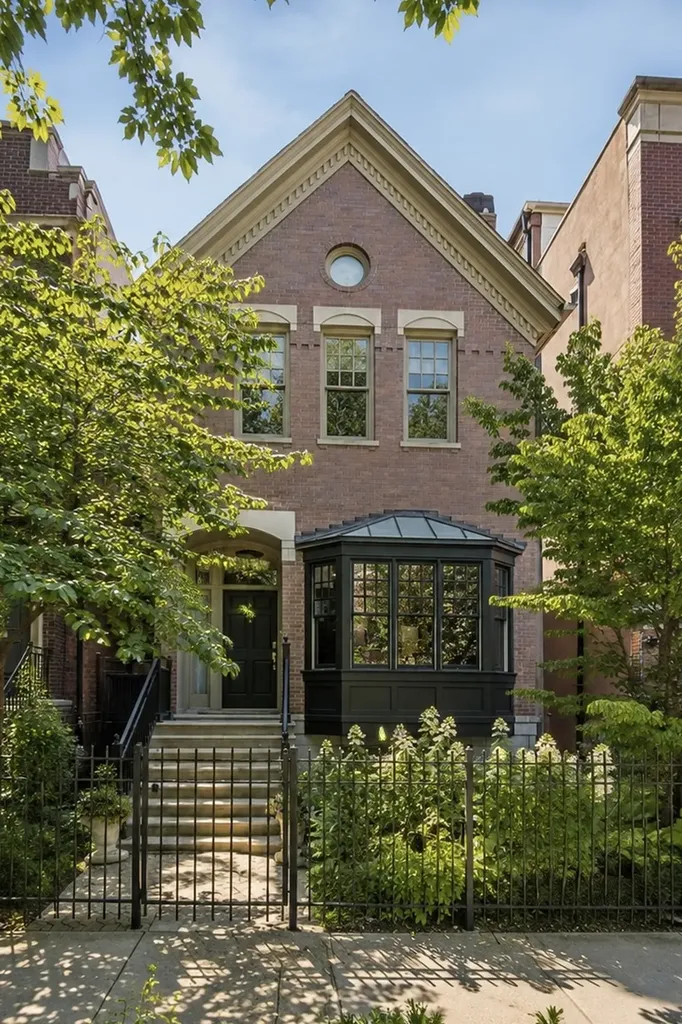 2542 North Wayne Avenue Chicago IL 60614