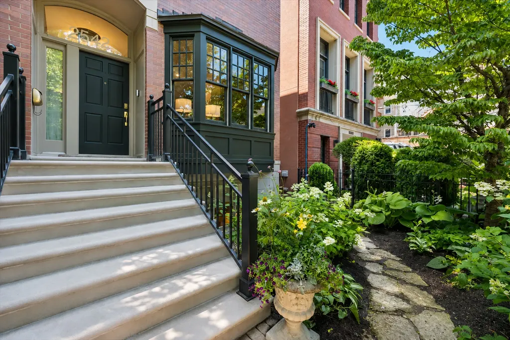2542 North Wayne Avenue Chicago IL 60614