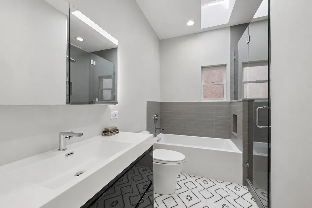 2542 North Wayne Avenue Chicago IL 60614