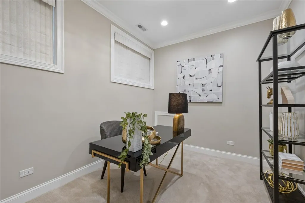 2542 North Wayne Avenue Chicago IL 60614