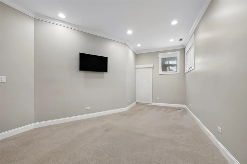 2542 North Wayne Avenue Chicago IL 60614