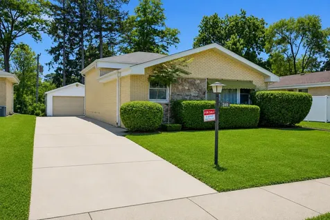 349 Elk Boulevard Des Plaines IL 60016