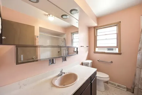 349 Elk Boulevard Des Plaines IL 60016