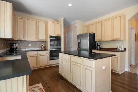 597 Cliffwood Lane Gurnee IL 60031