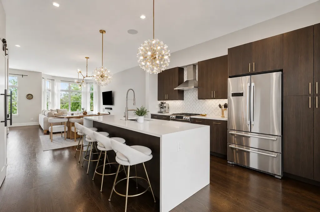 729 West 15th Street Chicago IL 60607