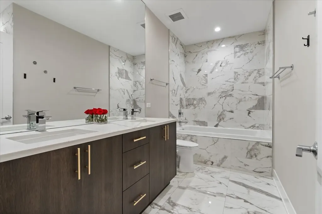 729 West 15th Street Chicago IL 60607