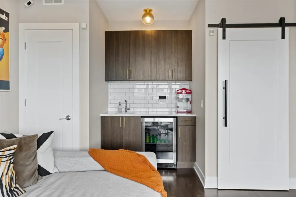 729 West 15th Street Chicago IL 60607