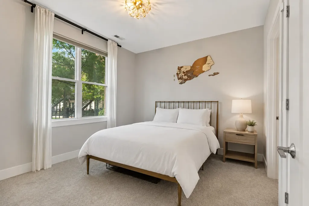 729 West 15th Street Chicago IL 60607