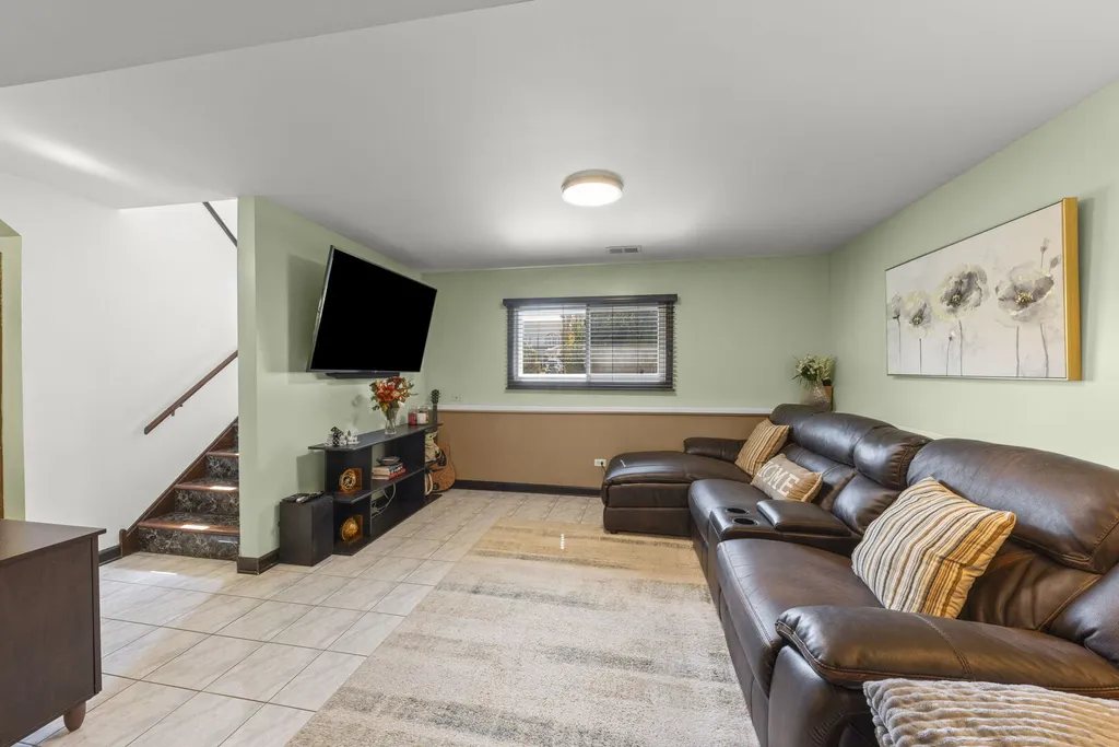 1219 North Itasca Road Addison IL 60101