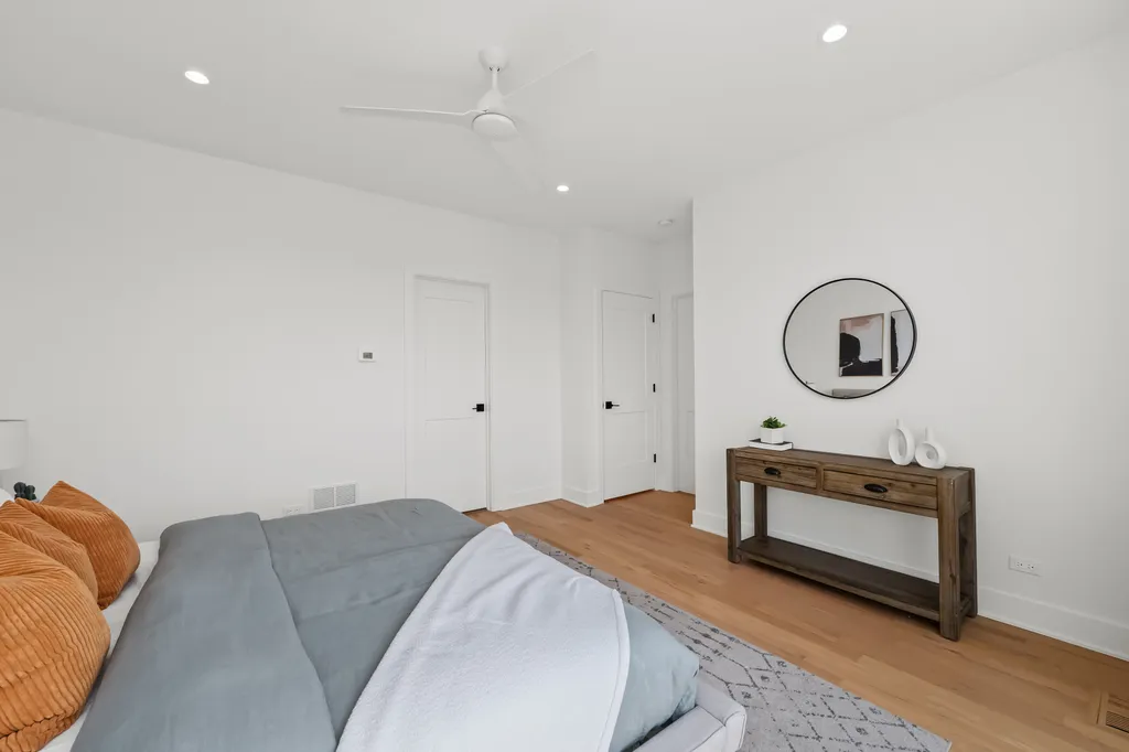 708 East 41 Street Chicago IL 60653