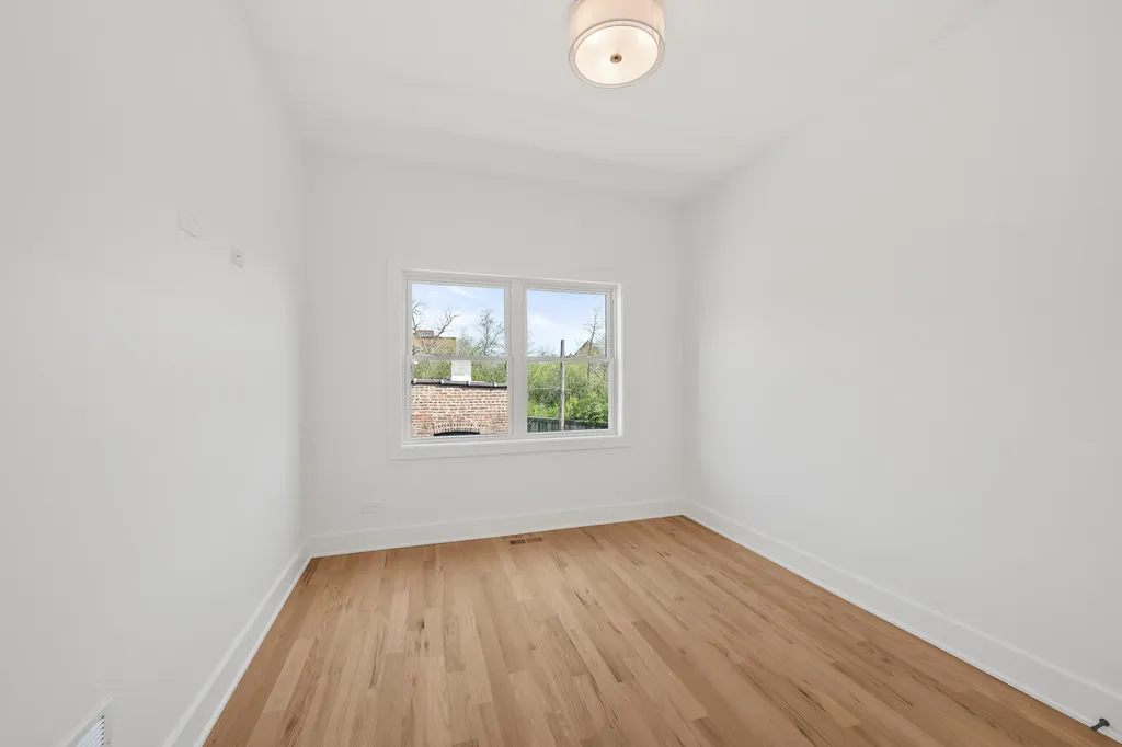 708 East 41 Street Chicago IL 60653