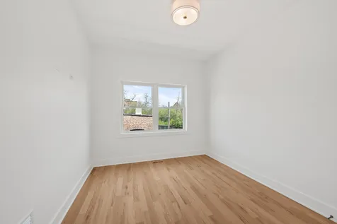 708 East 41 Street Chicago IL 60653