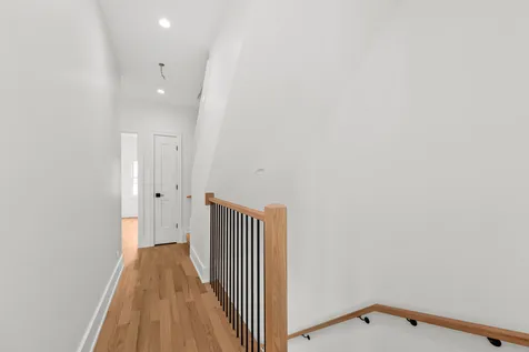 708 East 41 Street Chicago IL 60653