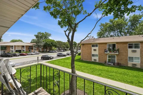 8996 Kennedy Drive Des Plaines IL 60016