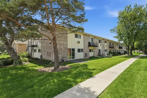 8996 Kennedy Drive Des Plaines IL 60016